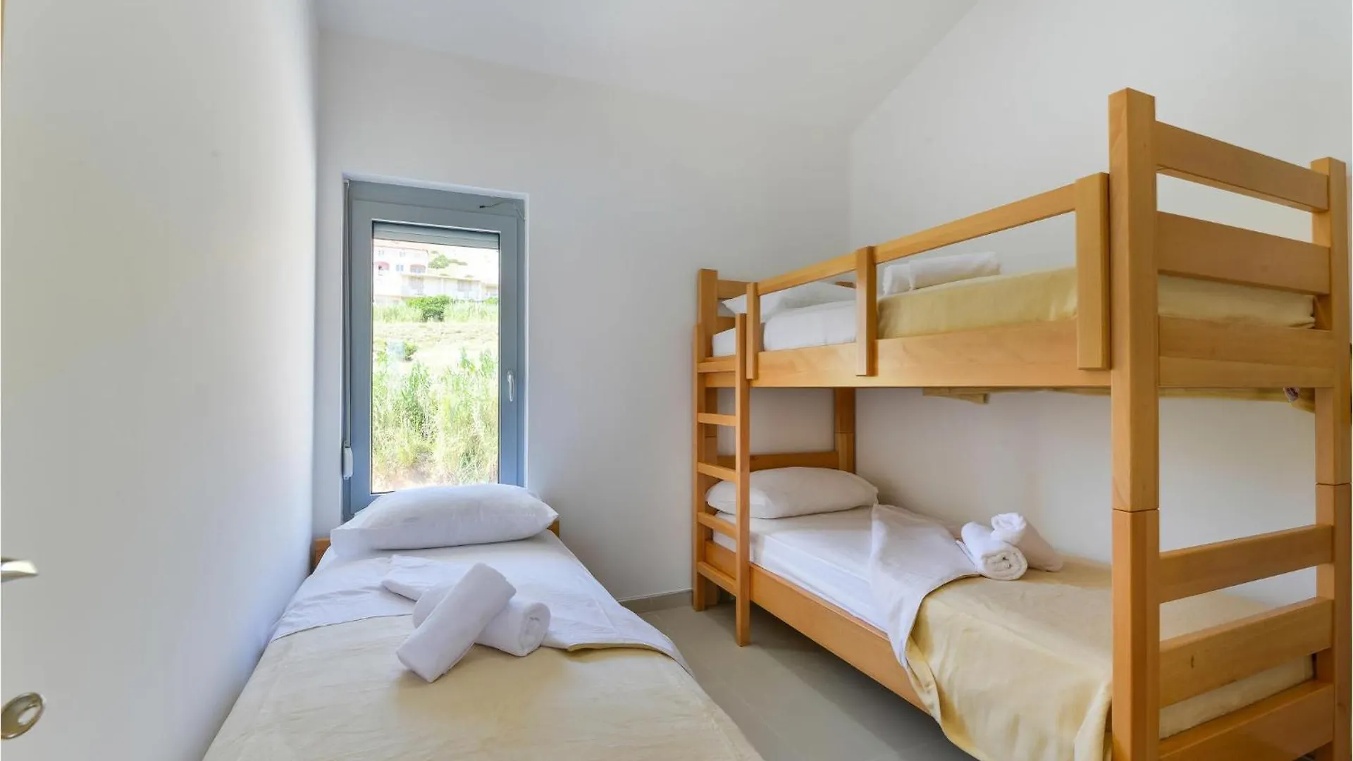 2 Bedroom Beautiful Apartment In Pag Pag Town